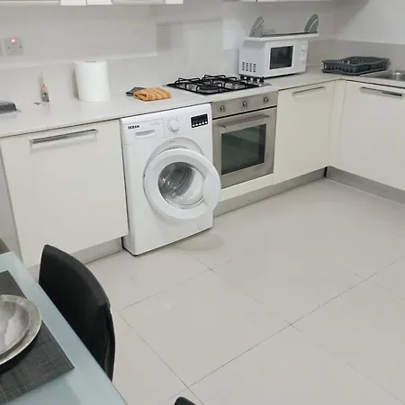 St Julian's 2 Bedroom Apartmán *